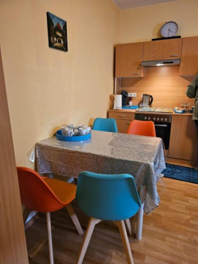 Eigener Eingang, 1-Zimmer mit Bett und große Wohnküche mit Schlafcouch